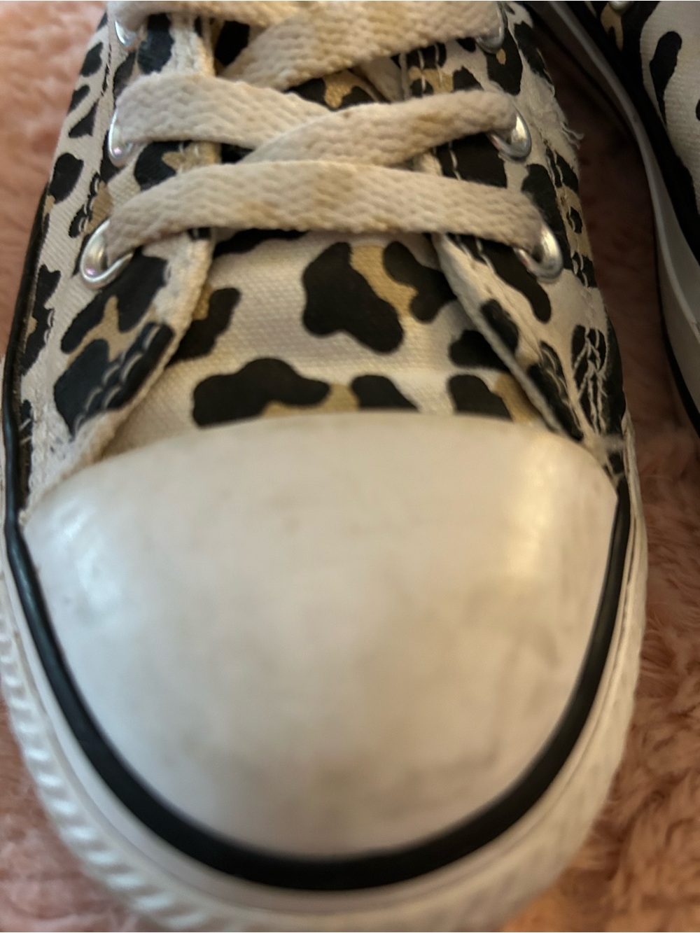 Converse Low Top Canvas Sneakers in Leopard Print EXCELLENT CONDITION - Picture 4 of 13